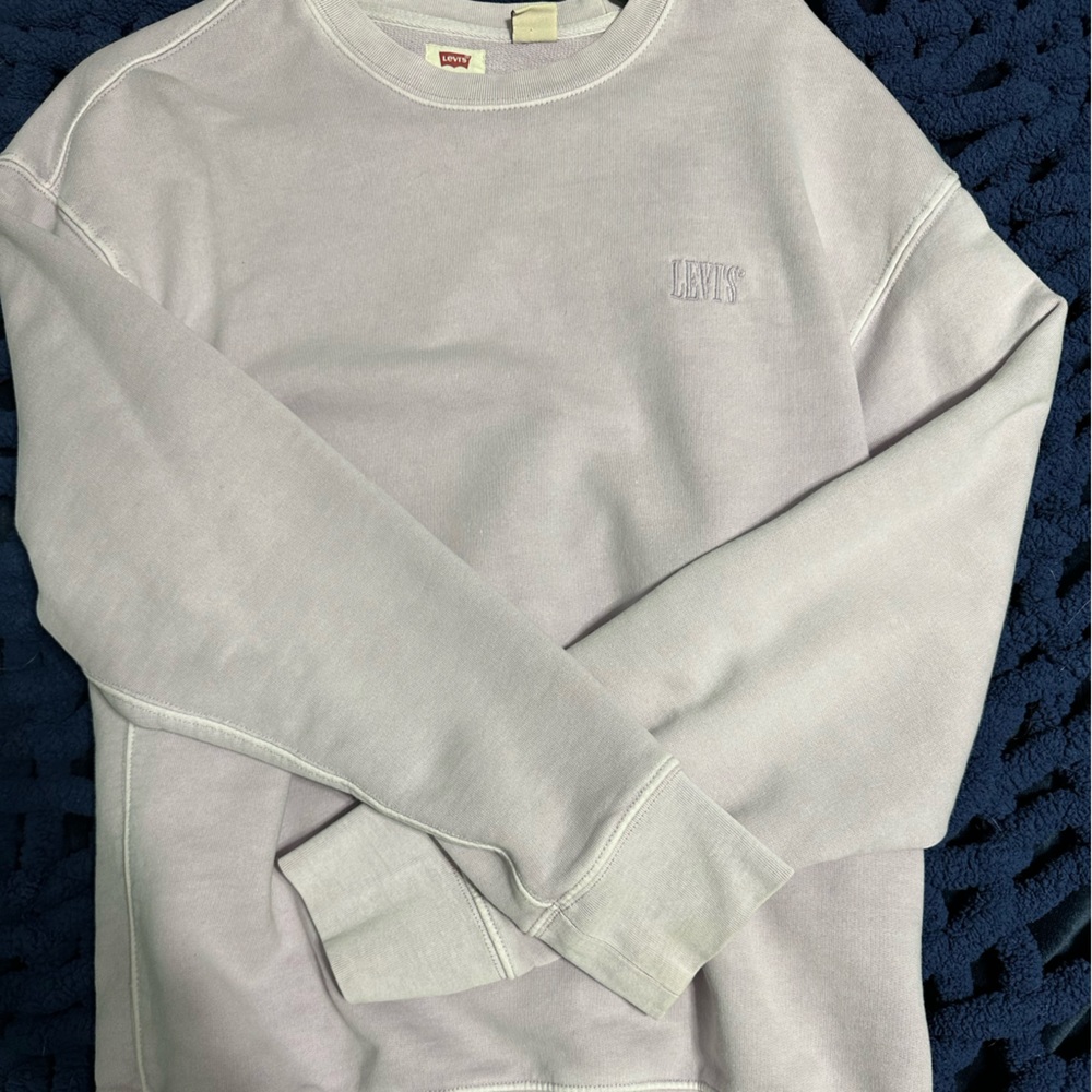 levi’s crewneck sweatshirt